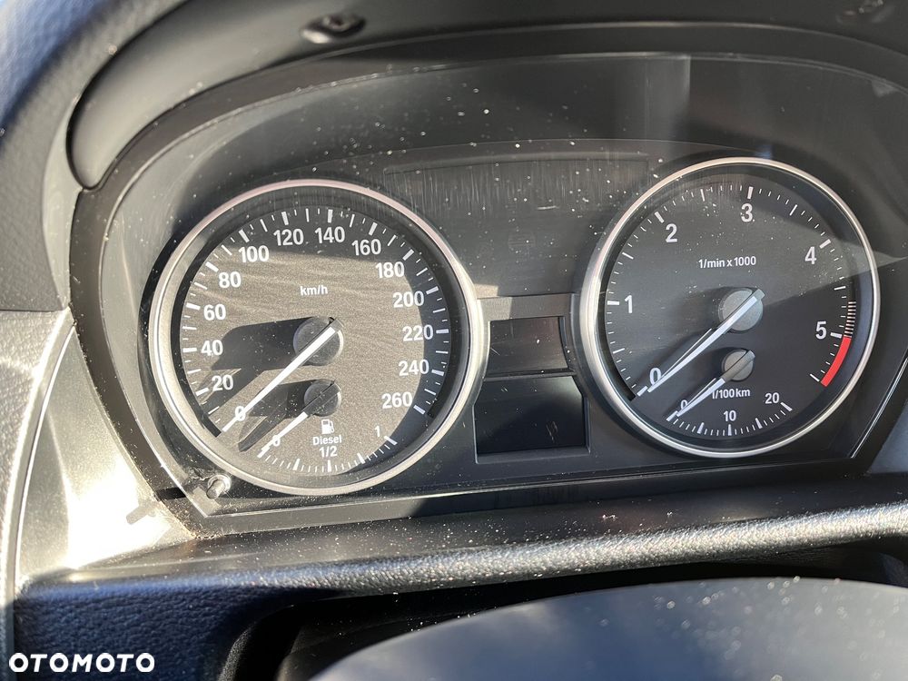 BMW X1 sDrive18d - 11