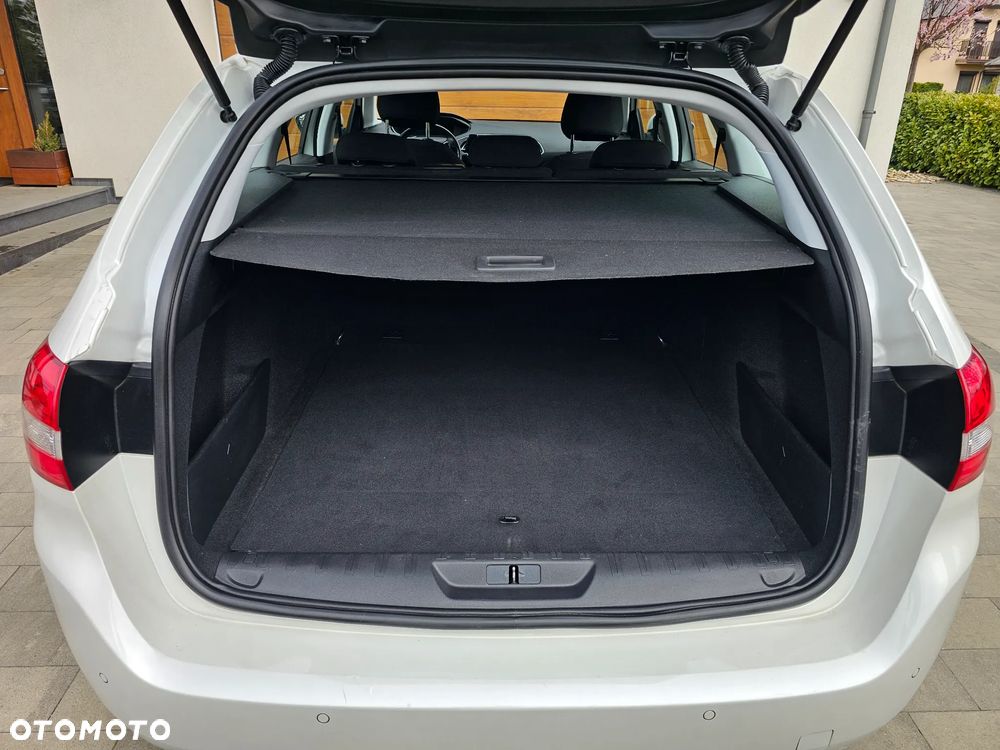 Peugeot 308 1.2 PureTech Active Pack S&S EAT8 - 9