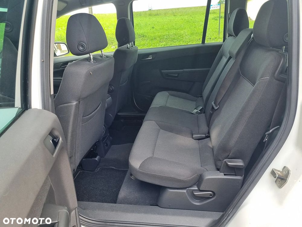 Opel Zafira 1.6 Essentia - 11