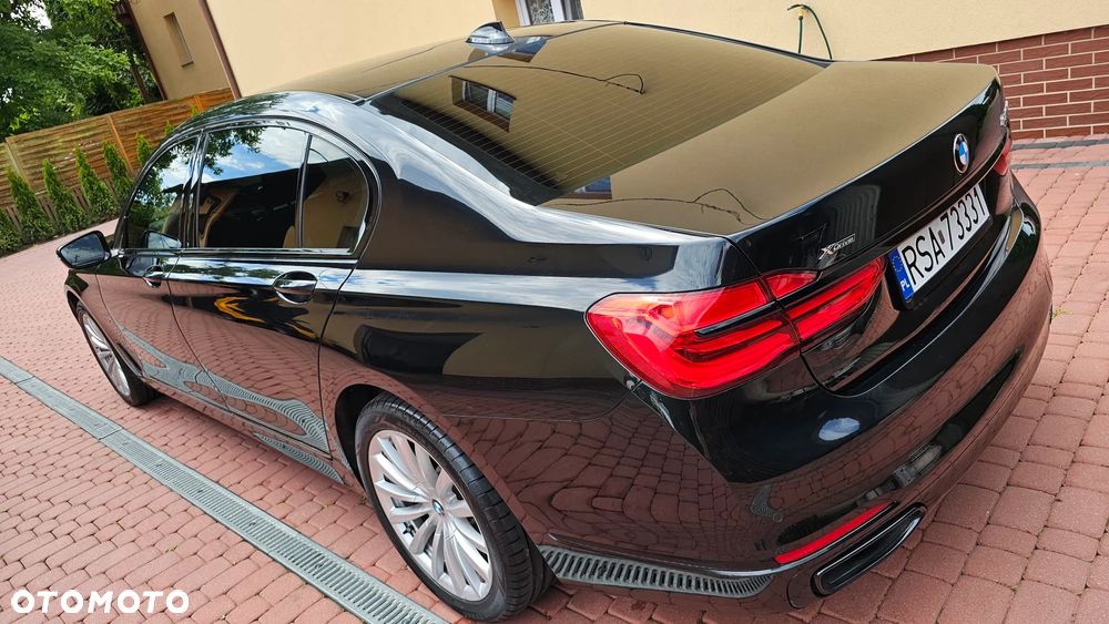 BMW Seria 7 740Li - 28