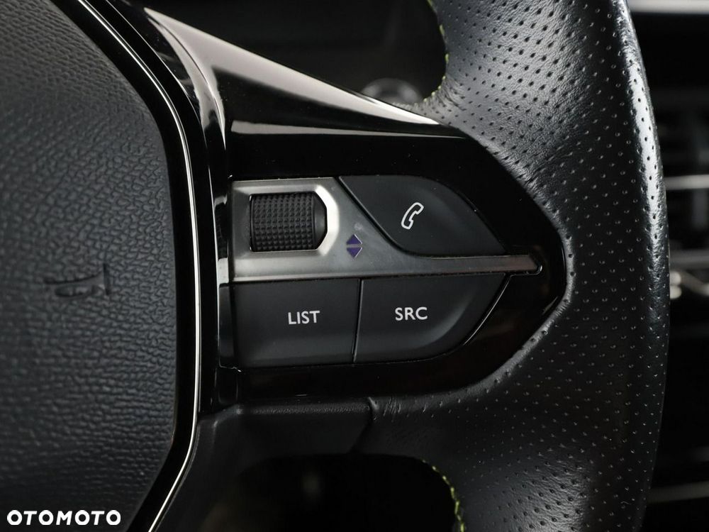 Peugeot 2008 1.2 PureTech GT Line S&S - 32