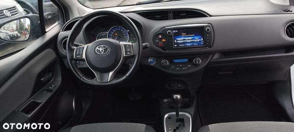 Toyota Yaris Hybrid 100 Terra - 8
