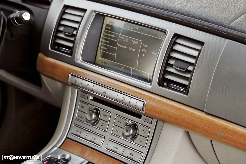 Jaguar XF 3.0 D V6 S Premium Luxury - 17