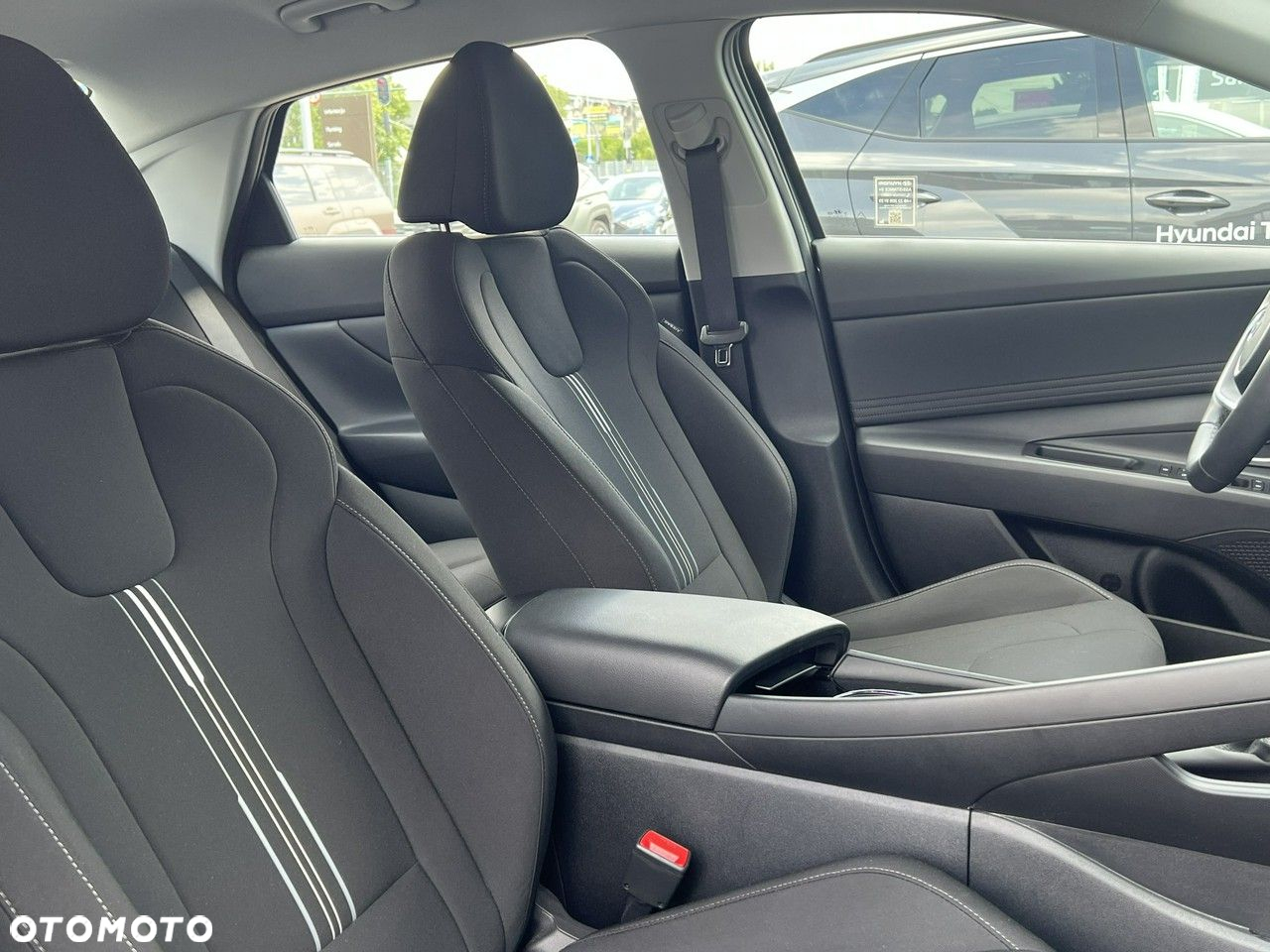 Hyundai Elantra - 12