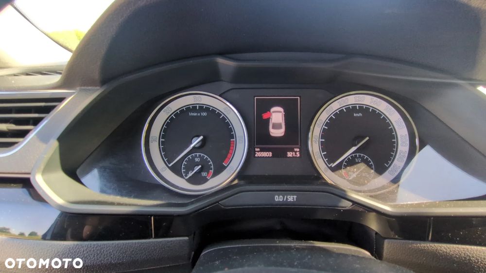 Skoda Superb 2.0 TDI L&K DSG - 13