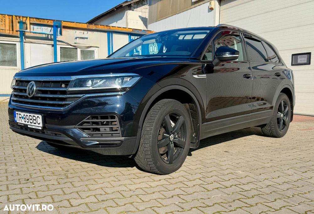 Volkswagen Touareg - 1