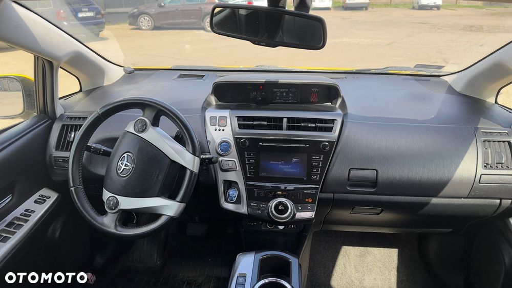 Toyota Prius+ (Hybrid) - 11