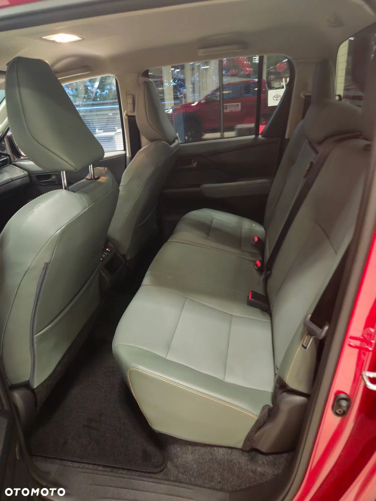 Toyota Hilux 2.8 D-4D mHEV Double Cab Invincible 4x4 - 11
