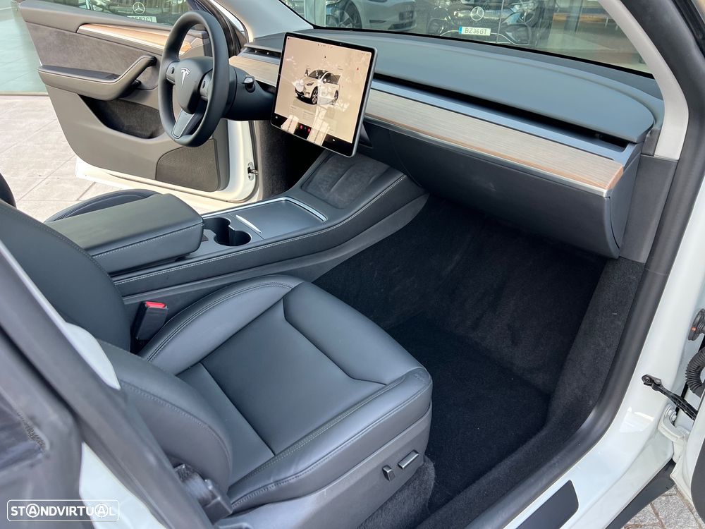 Tesla Model Y Standard RWD - 16