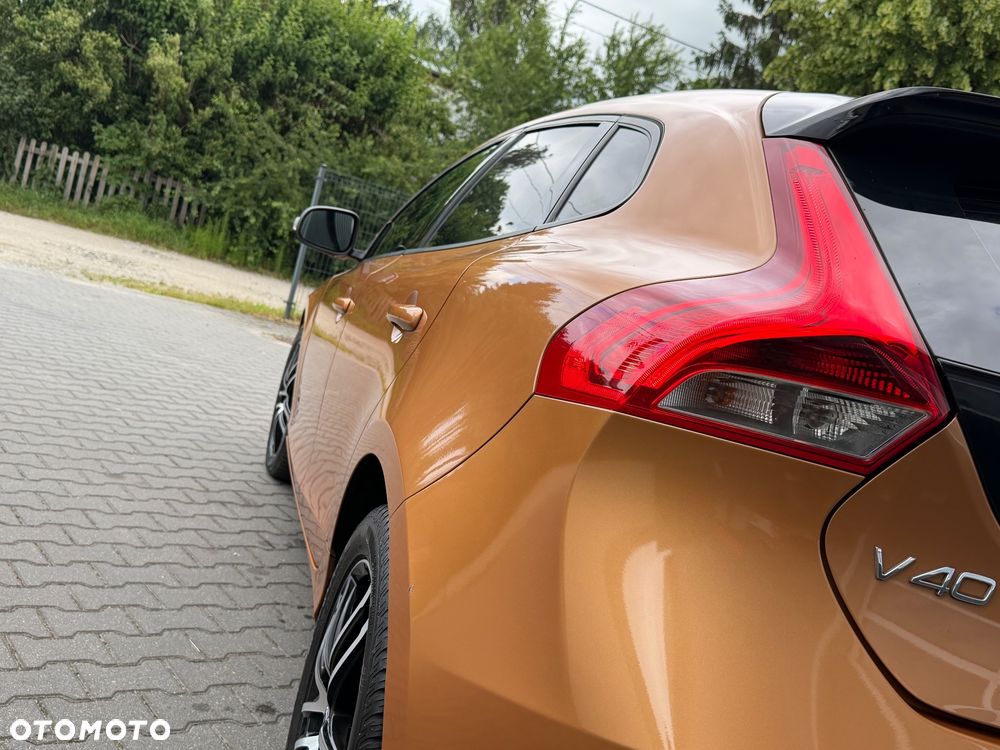 Volvo V40 T3 R Design - 6
