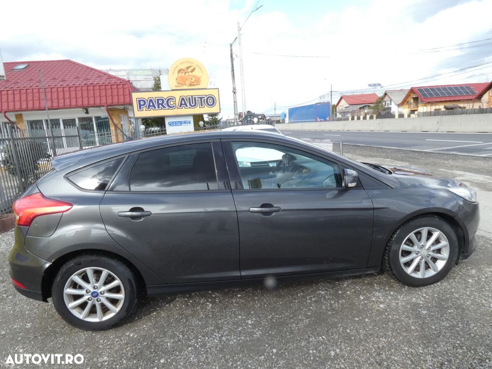 Ford Focus 1.5 TDCi Powershift Titanium - 8