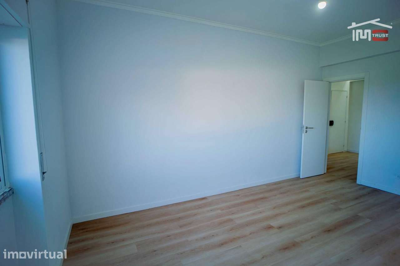 Excelente Apartamento T2 com cozinha semi equipada, Totalmente Remo... - Grande imagem: 4/22