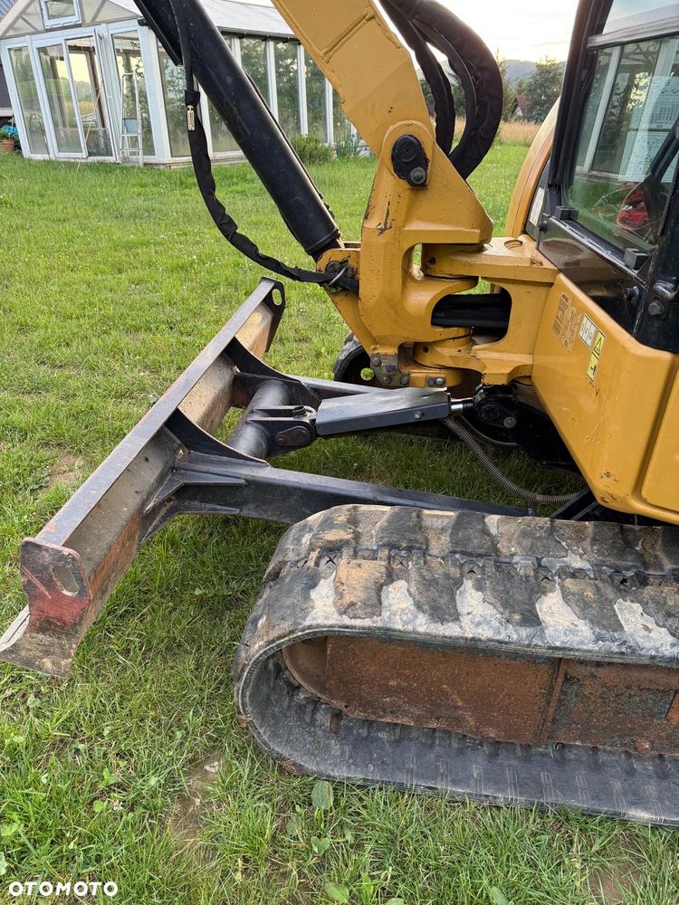 Caterpillar - 22