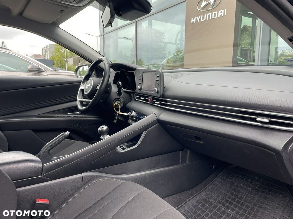Hyundai Elantra - 10