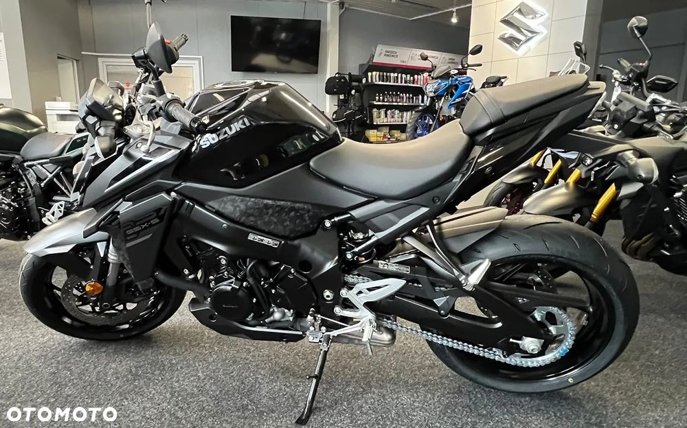 Suzuki GSX - 7