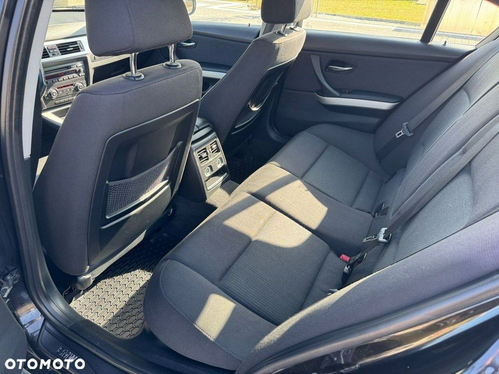 BMW Seria 3 318d DPF Edition Lifestyle - 23