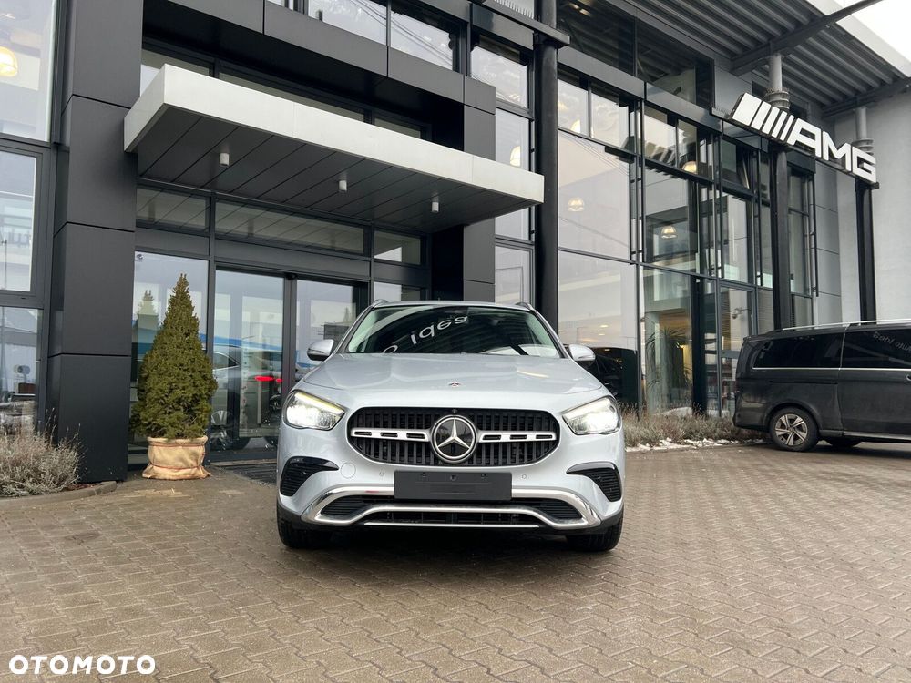 Mercedes-Benz GLA - 4