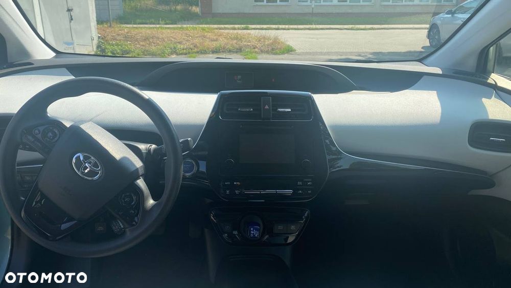 Toyota Prius (Hybrid) - 8