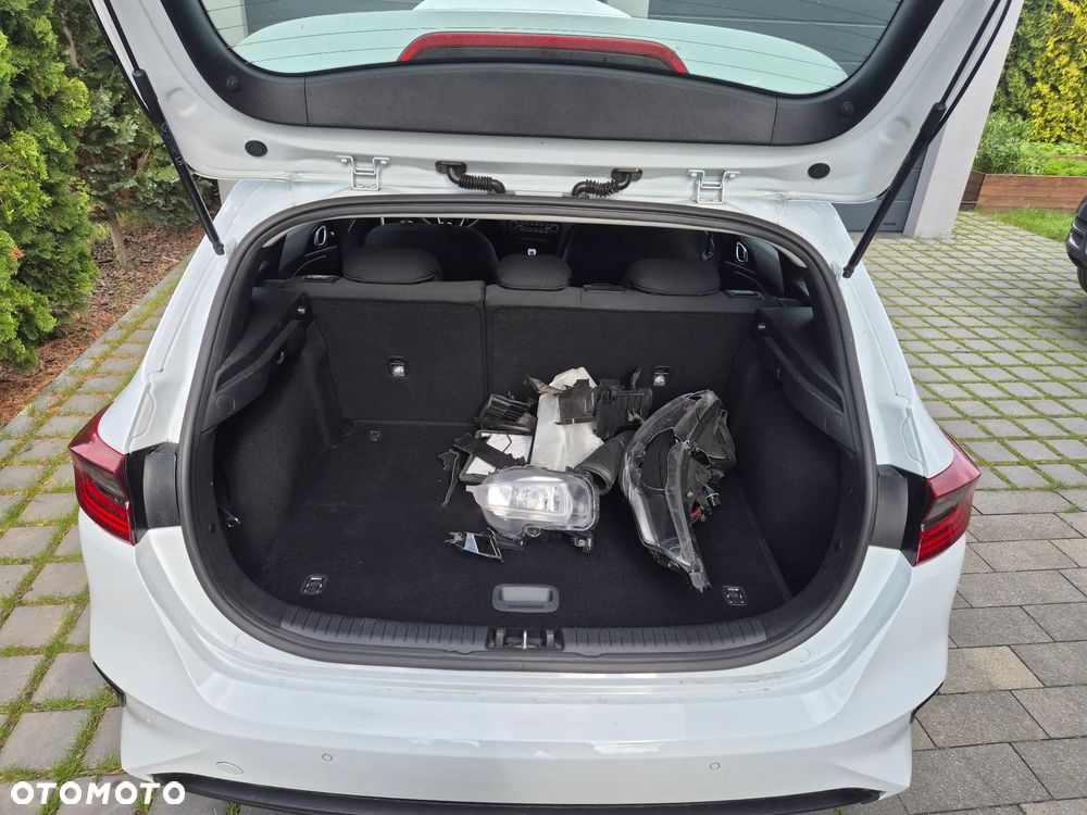 Kia Ceed - 13