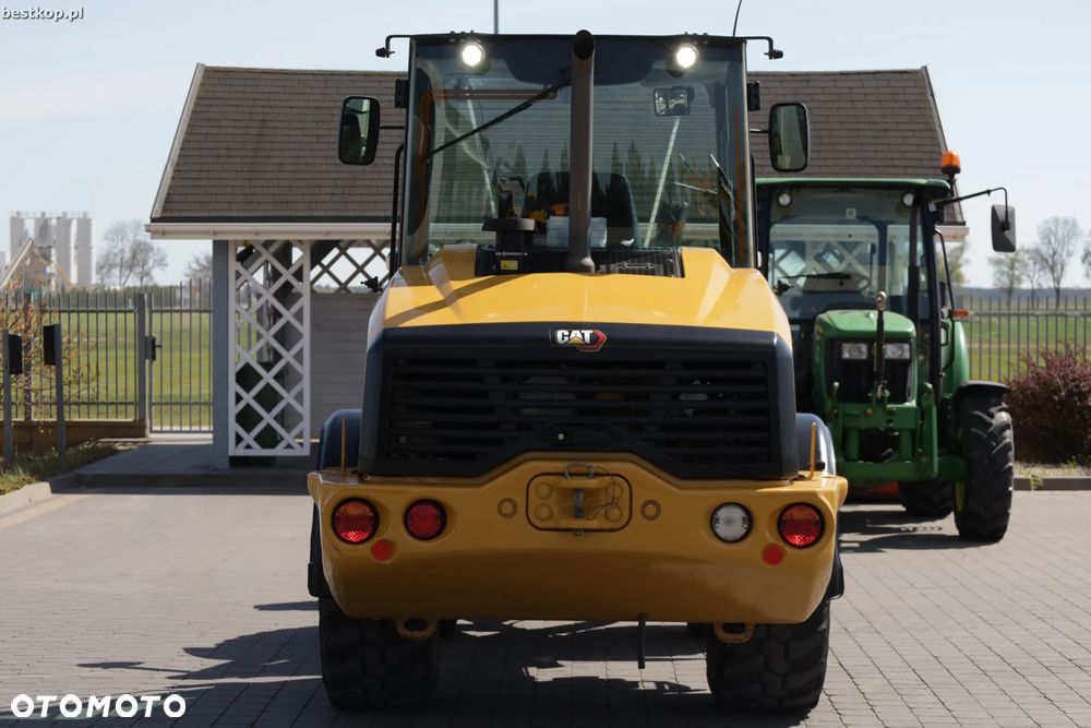 Caterpillar CAT 906M - 5