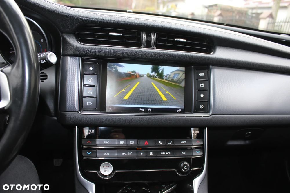 Jaguar XF 25d R-Sport - 26