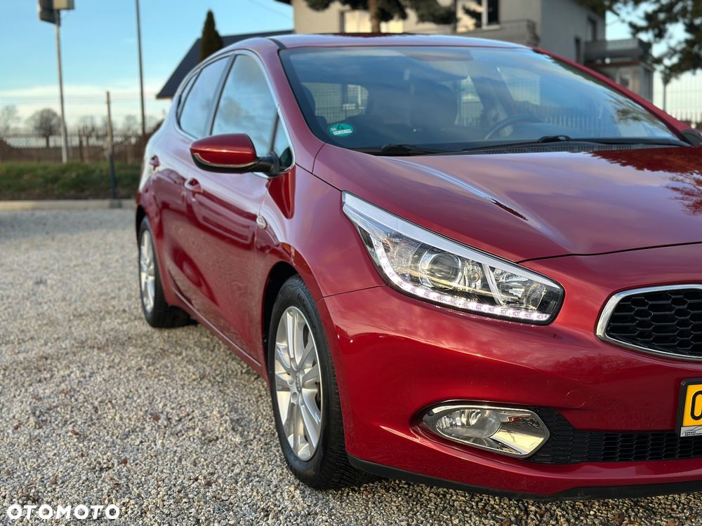 Kia Ceed 1.6 CRDi 128 ISG Edition 7 - 17