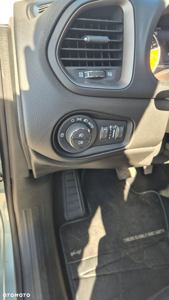Jeep Renegade 1.5 T4 mHEV Upland FWD S&S DCT - 13