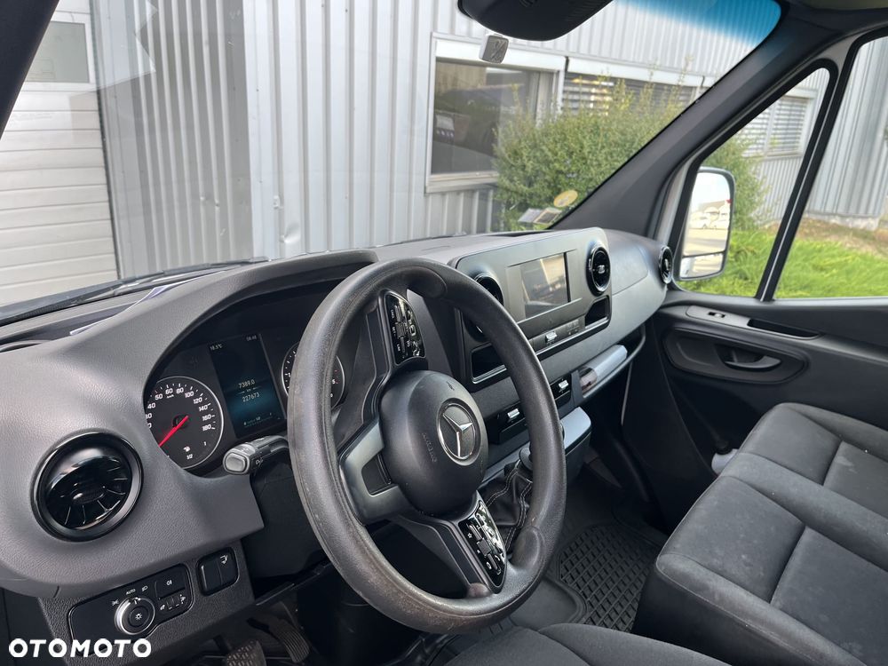 Mercedes-Benz Sprinter - 9
