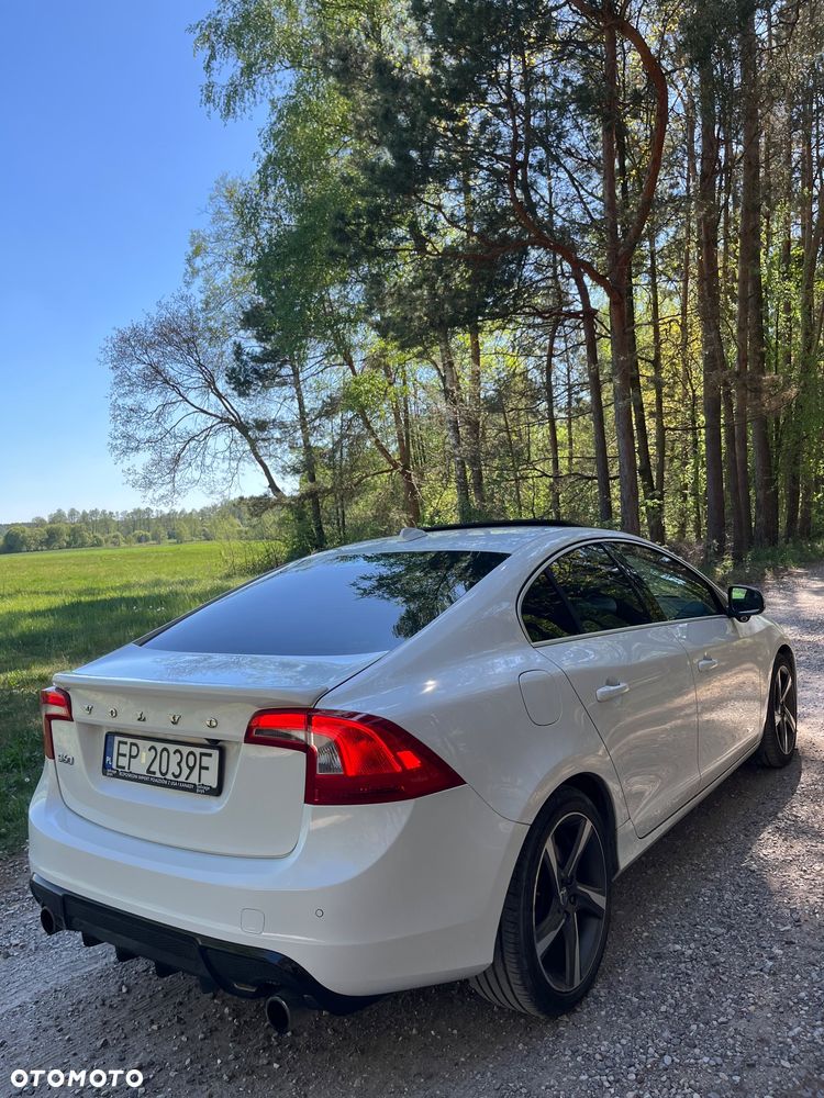 Volvo S60 T6 AWD R-Design - 4