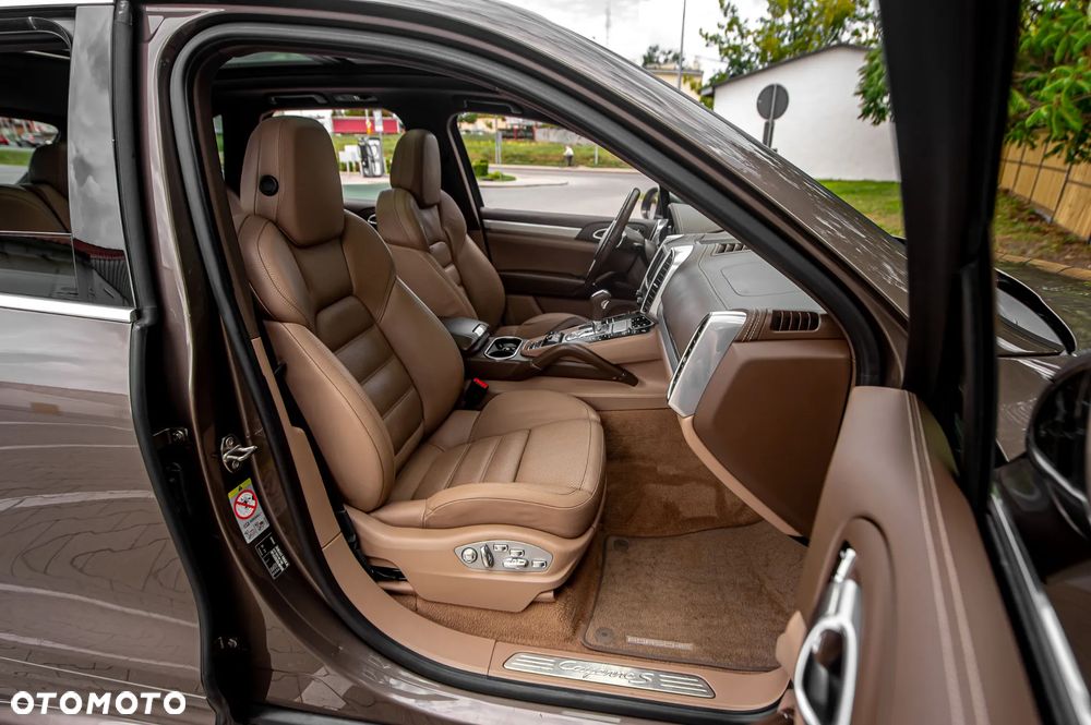 Porsche Cayenne S - 32