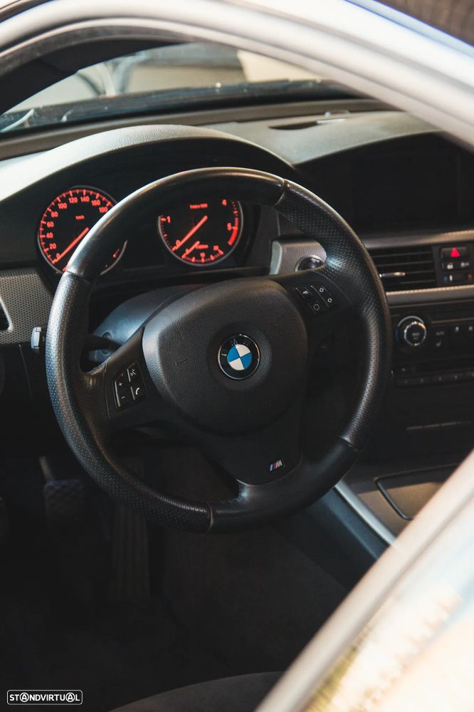 BMW 320 d Coupe Edição M - 7