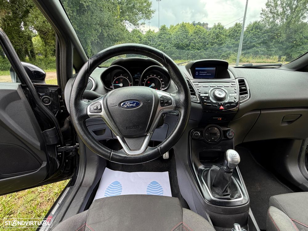Ford Fiesta 1.5 TDCi STLine - 18