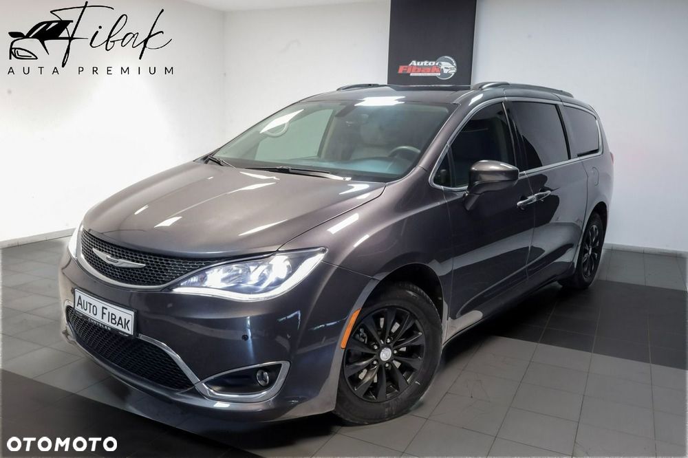 Chrysler Pacifica - 1