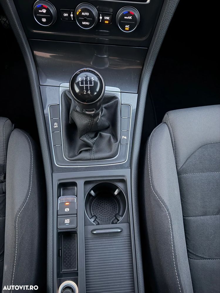 Volkswagen Golf 1.6 TDI DPF Comfortline - 38