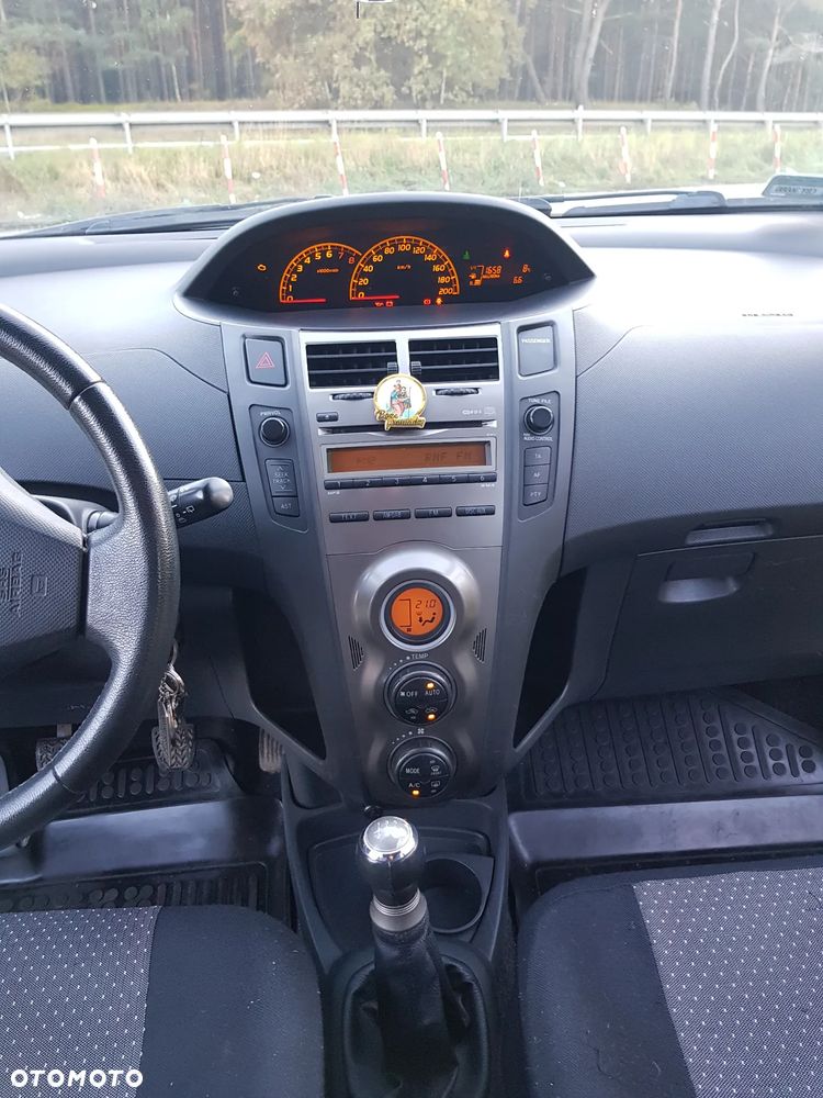 Toyota Yaris - 8