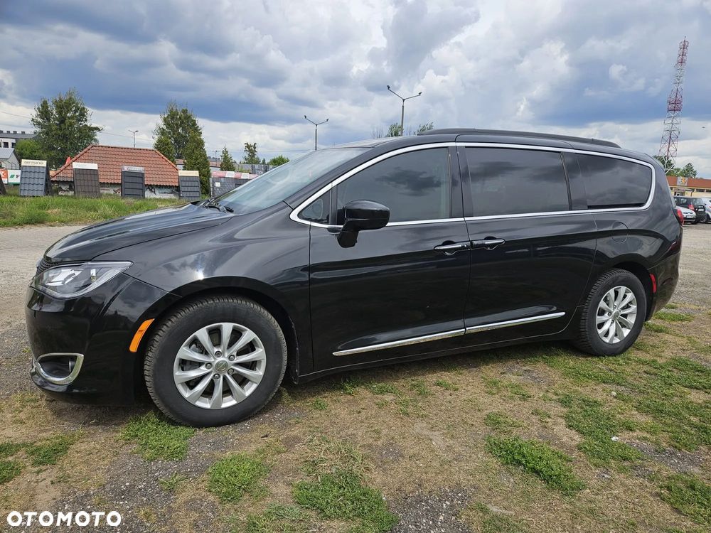 Chrysler Pacifica - 2