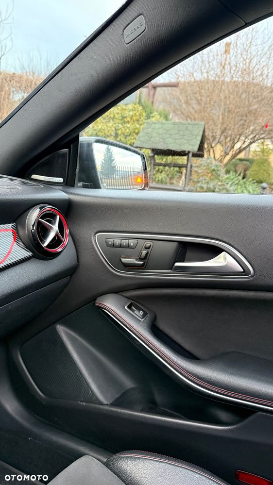 Mercedes-Benz CLA AMG 45 4Matic 7G-DCT - 23