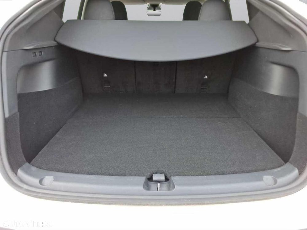 Tesla Model Y Long Range Dual Motor AWD - 9