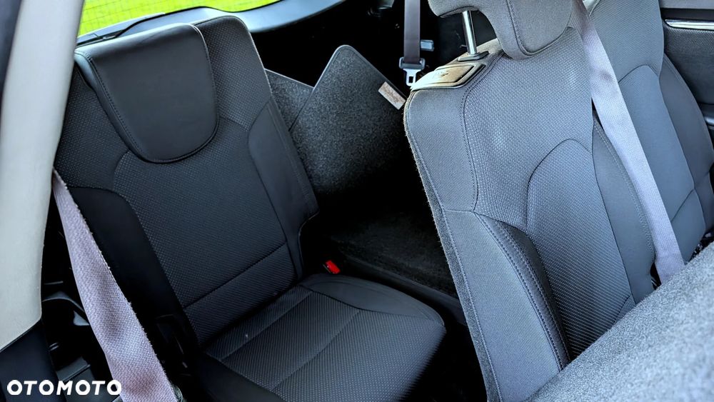 Kia Carens 1.6 GDI Edition 7 - 10
