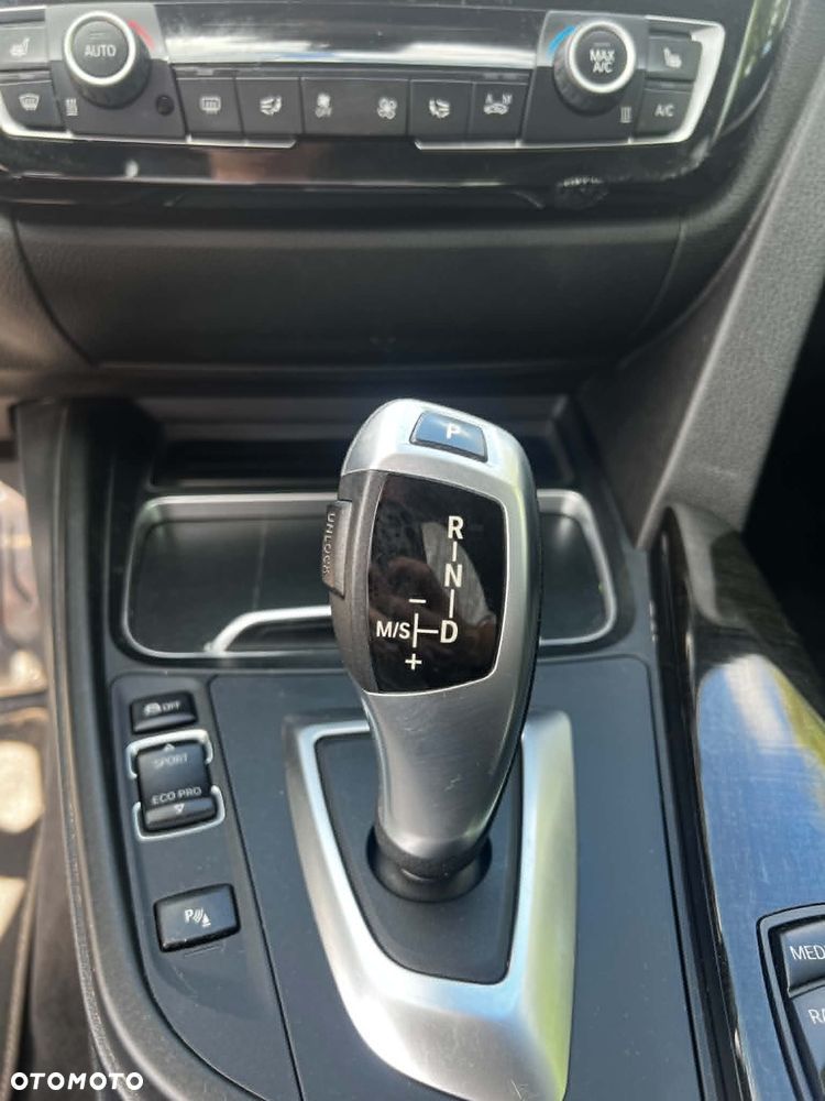 BMW Seria 3 318d Luxury Line - 30