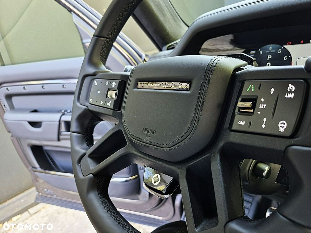 Land Rover Defender 110 P635 OCTA - 40