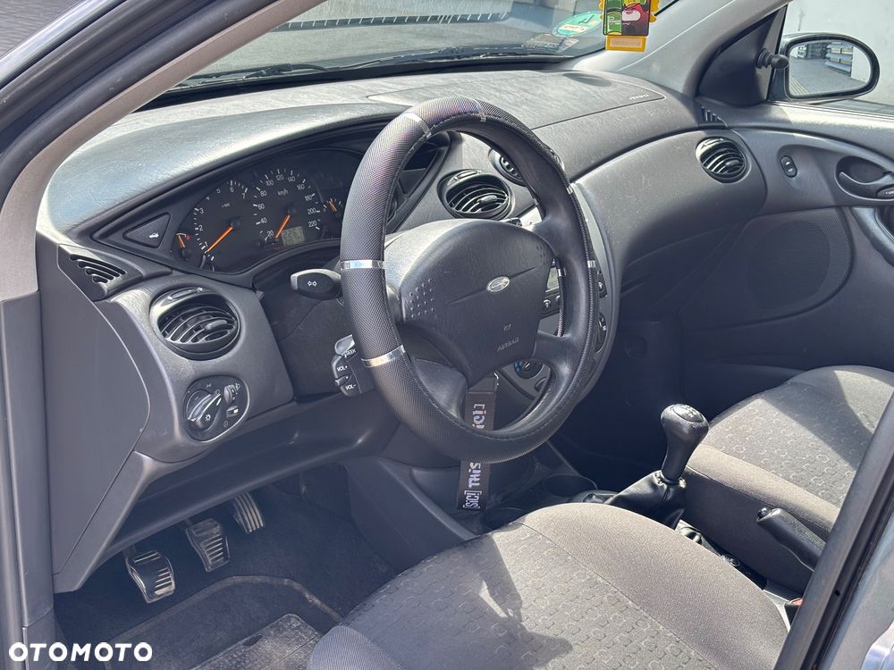 Ford Focus 1.6 Ghia - 9