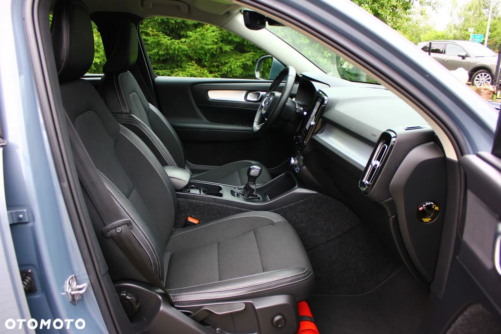 Volvo XC 40 T3 Momentum Pro - 40