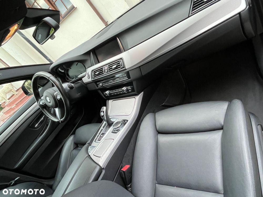BMW Seria 5 530d xDrive - 12