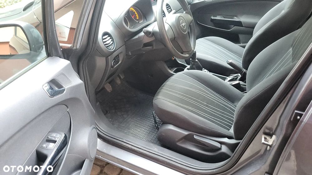 Opel Corsa 1.4 16V Cosmo - 21