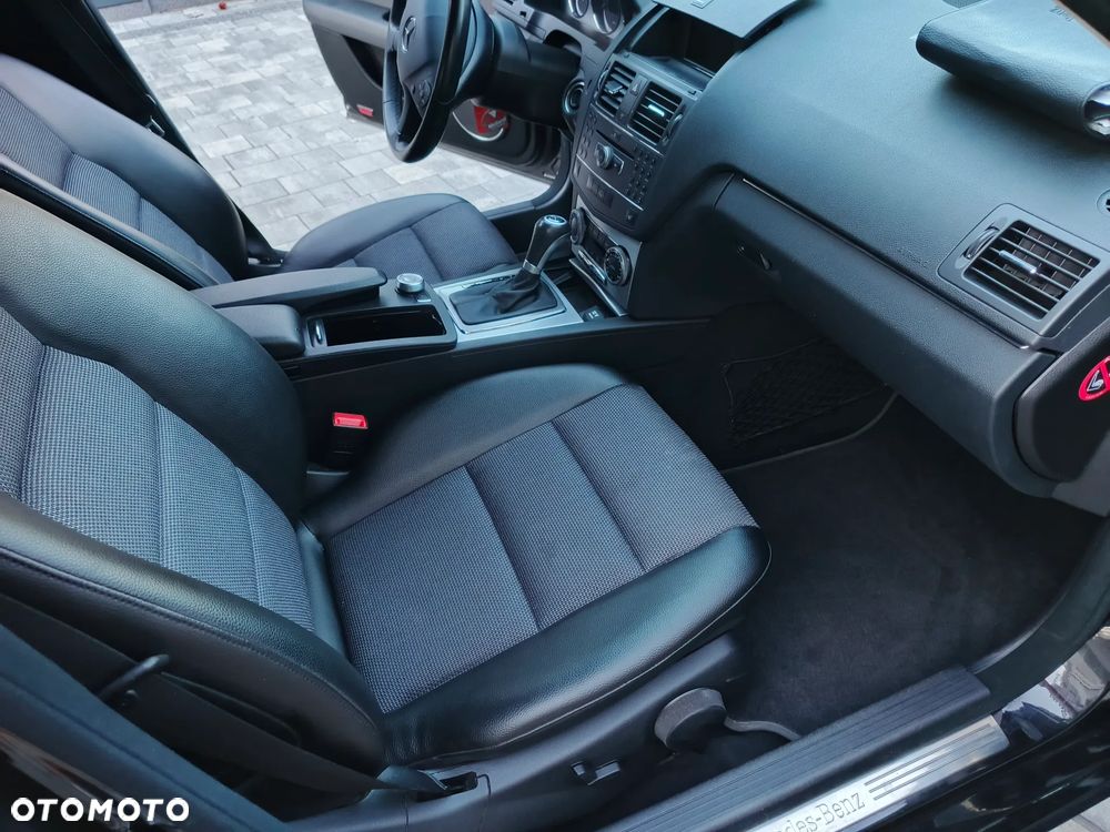 Mercedes-Benz Klasa C 220 T CDI DPF Automatik Avantgarde - 38