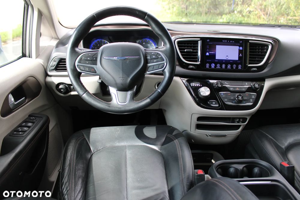 Chrysler Pacifica - 19