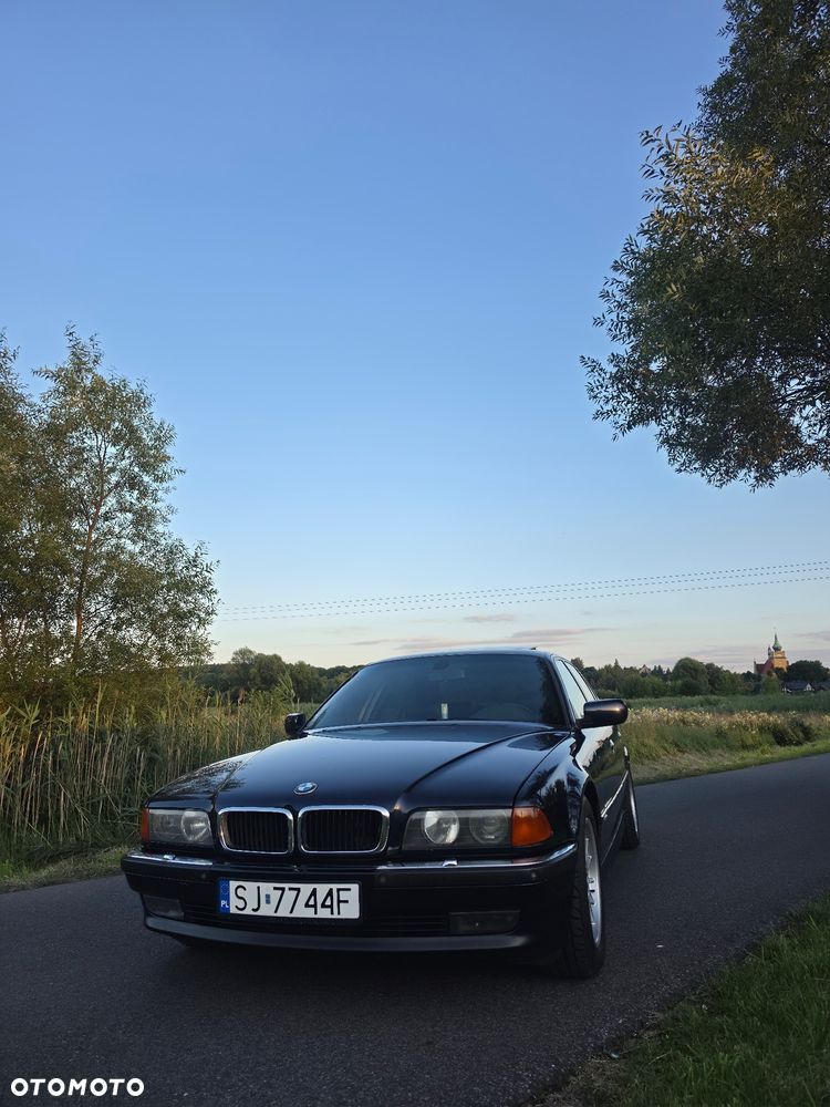 BMW Seria 7 740i - 4