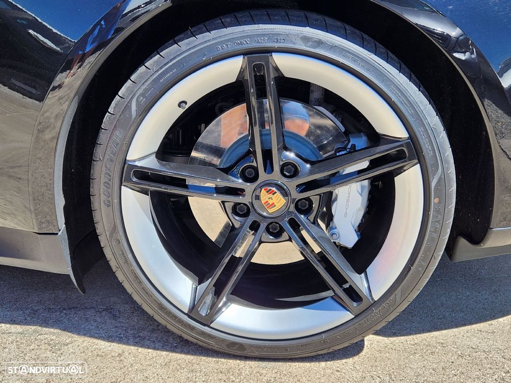 Porsche Taycan - 11