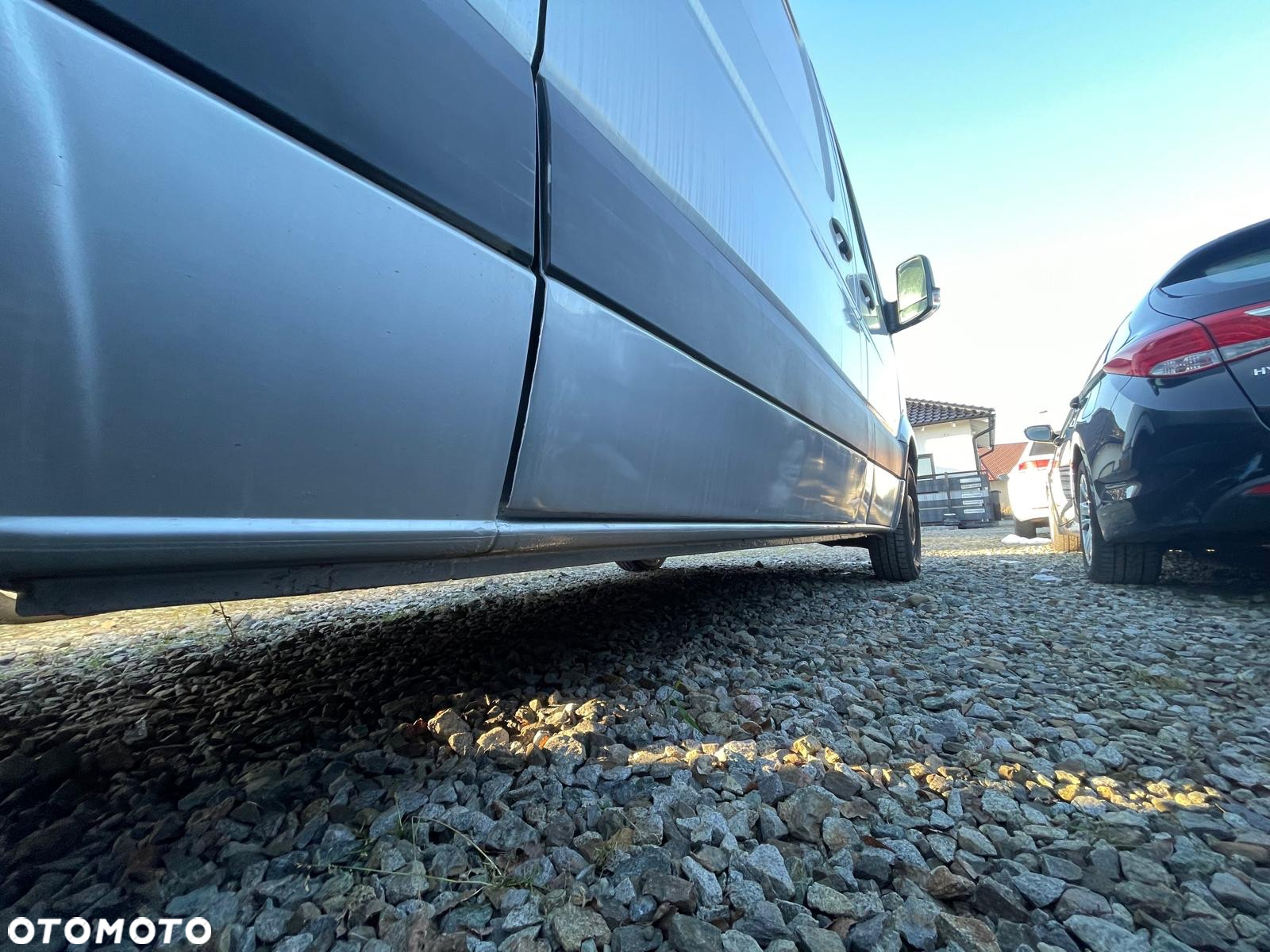 Mercedes-Benz Sprinter - 12